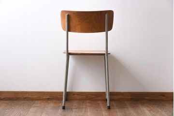 ヴィンテージ家具　イギリスビンテージ　古い木と鉄脚がレトロなスクールチェア(ワークチェア)(3)