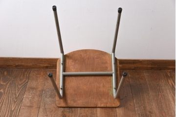 ヴィンテージ家具　イギリスビンテージ　古い木と鉄脚がレトロなスクールチェア(ワークチェア)(3)