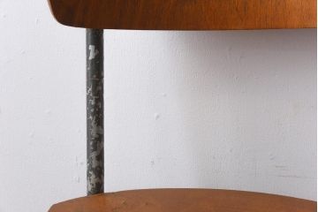 ヴィンテージ家具　イギリスビンテージ　古い木と鉄脚がレトロなスクールチェア(ワークチェア)