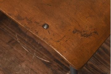 ヴィンテージ家具　イギリスビンテージ　古い木と鉄脚がレトロなスクールチェア(ワークチェア)