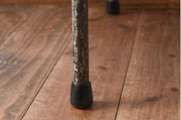 ヴィンテージ家具　イギリスビンテージ　古い木と鉄脚がレトロなスクールチェア(ワークチェア)