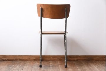 ヴィンテージ家具　イギリスビンテージ　古い木と鉄脚がレトロなスクールチェア(ワークチェア)