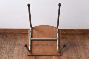 ヴィンテージ家具　イギリスビンテージ　古い木と鉄脚がレトロなスクールチェア(ワークチェア)