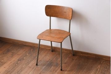 ヴィンテージ家具　イギリスビンテージ　素朴で懐かしさのあるスクールチェア(ワークチェア)(2)
