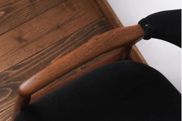 ヴィンテージ家具　ビンテージ　辻木工　なめらかな木肌が魅力的なチーク材のアームチェア(ダイニングチェア、ワークチェア)