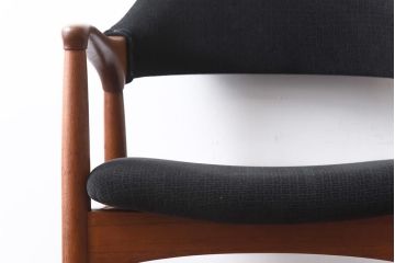 ヴィンテージ家具　ビンテージ　辻木工　なめらかな木肌が魅力的なチーク材のアームチェア(ダイニングチェア、ワークチェア)
