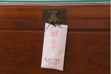 アンティーク雑貨　高級品!　花梨無垢材　天板付リメイク　センターテーブルにもなるホープチェスト(収納箱、脚付木箱、カリン材)