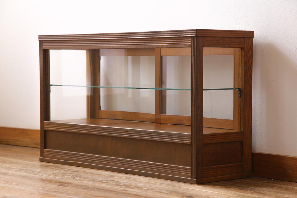 レトロ家具　昭和レトロ　引き出し付き　木の温もり溢れる薄型のガラスケース(飾り棚、陳列棚)