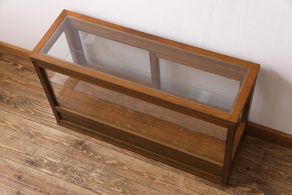 レトロ家具　昭和レトロ　引き出し付き　木の温もり溢れる薄型のガラスケース(飾り棚、陳列棚)