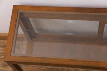 レトロ家具　昭和レトロ　引き出し付き　木の温もり溢れる薄型のガラスケース(飾り棚、陳列棚)
