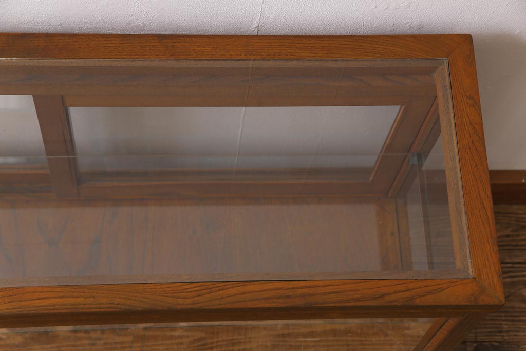 レトロ家具　昭和レトロ　引き出し付き　木の温もり溢れる薄型のガラスケース(飾り棚、陳列棚)