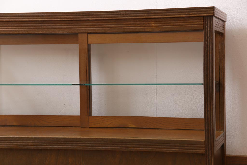 レトロ家具　昭和レトロ　引き出し付き　木の温もり溢れる薄型のガラスケース(飾り棚、陳列棚)
