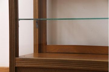 レトロ家具　昭和レトロ　引き出し付き　木の温もり溢れる薄型のガラスケース(飾り棚、陳列棚)
