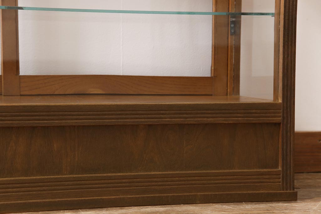 レトロ家具　昭和レトロ　引き出し付き　木の温もり溢れる薄型のガラスケース(飾り棚、陳列棚)