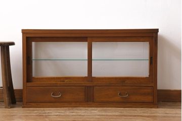 レトロ家具　昭和レトロ　引き出し付き　木の温もり溢れる薄型のガラスケース(飾り棚、陳列棚)