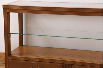 レトロ家具　昭和レトロ　引き出し付き　木の温もり溢れる薄型のガラスケース(飾り棚、陳列棚)