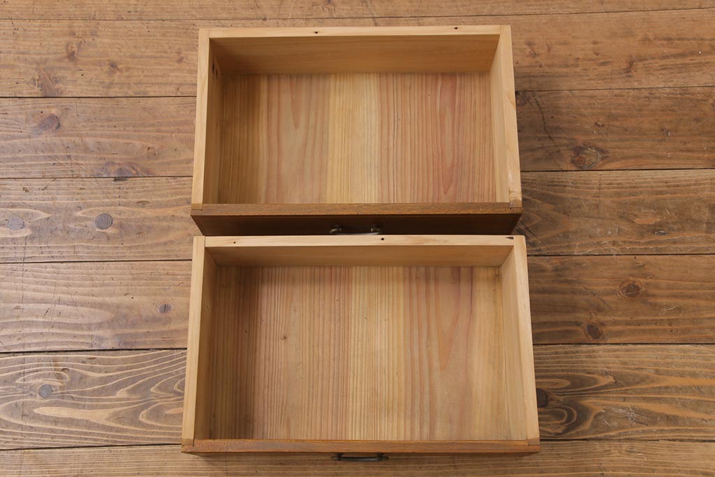 レトロ家具　昭和レトロ　引き出し付き　木の温もり溢れる薄型のガラスケース(飾り棚、陳列棚)