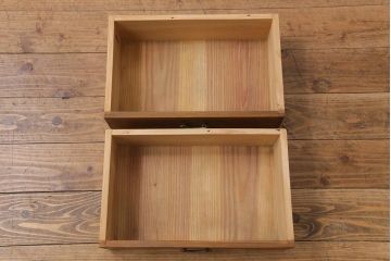 レトロ家具　昭和レトロ　引き出し付き　木の温もり溢れる薄型のガラスケース(飾り棚、陳列棚)