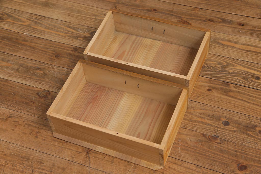 レトロ家具　昭和レトロ　引き出し付き　木の温もり溢れる薄型のガラスケース(飾り棚、陳列棚)