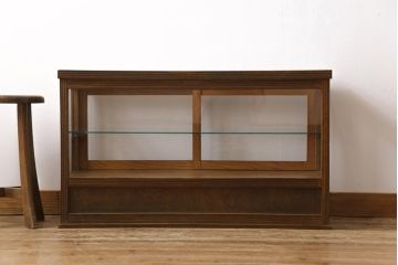 レトロ家具　昭和レトロ　素朴な佇まいが魅力の小振りなガラスケース(ショーケース、飾り棚、陳列棚)