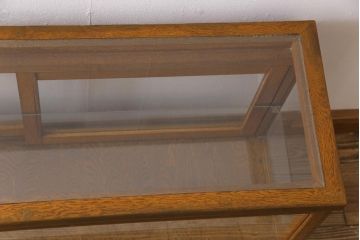 レトロ家具　昭和レトロ　素朴な佇まいが魅力の小振りなガラスケース(ショーケース、飾り棚、陳列棚)