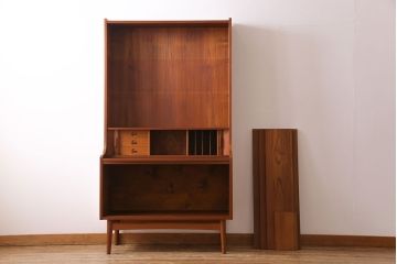 ヴィンテージ家具　北欧ビンテージ　デンマーク　作業台付き　お気に入りを並べて使えるカップボード(ブックシェルフ、陳列棚、オープンラック)(3)