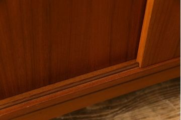 ヴィンテージ家具　北欧ビンテージ　デンマーク　作業台付き　お気に入りを並べて使えるカップボード(ブックシェルフ、陳列棚、オープンラック)(3)