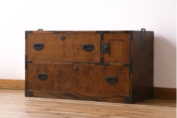 アンティーク家具　和製アンティーク　前面栗材鳥眼杢　リメイク　黒柿の縁が魅力的なローチェスト(ローボード、収納棚、引き出し)
