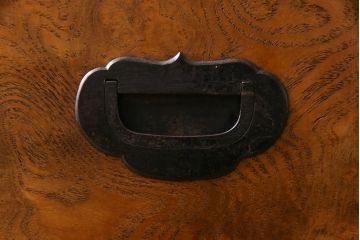 アンティーク家具　和製アンティーク　前面栗材鳥眼杢　リメイク　黒柿の縁が魅力的なローチェスト(ローボード、収納棚、引き出し)