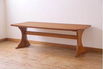 中古　富士ファニチア(FUJI FUNITURE)　カーブの脚が個性的な温もり溢れるダイニングテーブル(6人掛け)