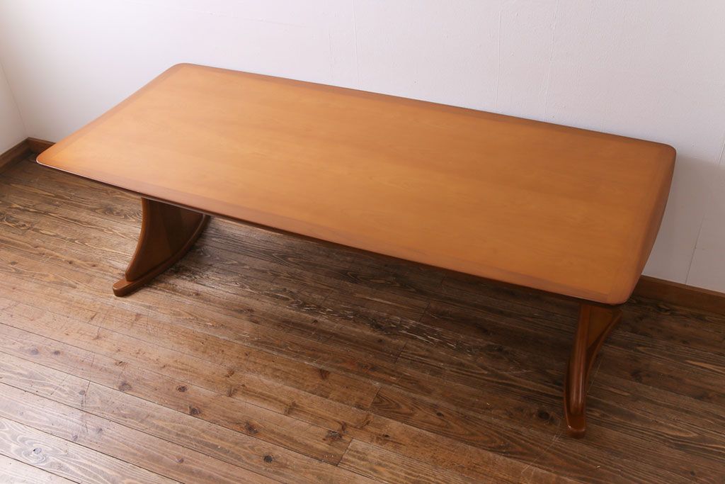 中古　富士ファニチア(FUJI FUNITURE)　カーブの脚が個性的な温もり溢れるダイニングテーブル(6人掛け)