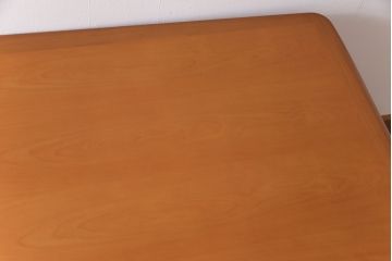 中古　富士ファニチア(FUJI FUNITURE)　カーブの脚が個性的な温もり溢れるダイニングテーブル(6人掛け)