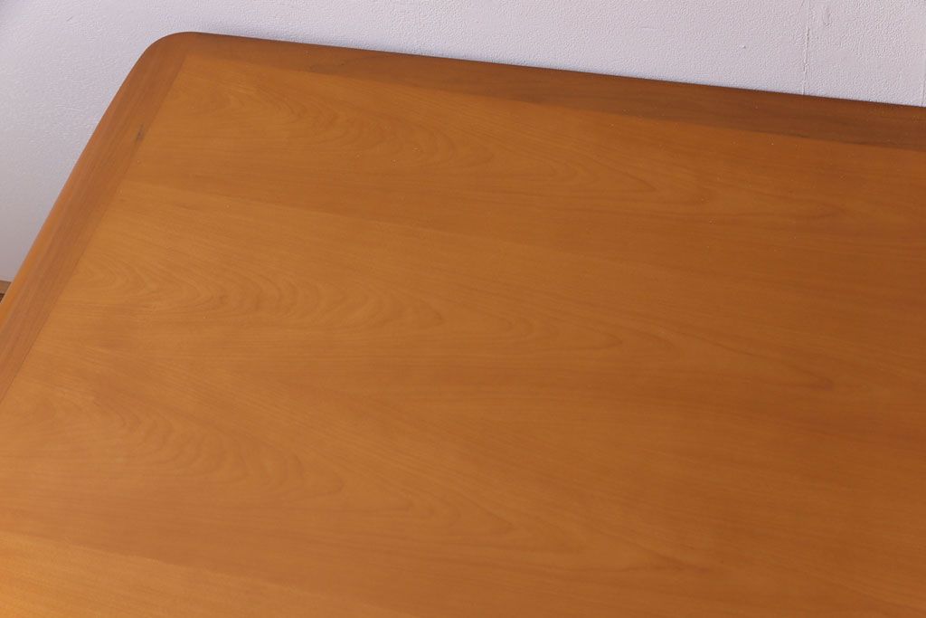 中古　富士ファニチア(FUJI FUNITURE)　カーブの脚が個性的な温もり溢れるダイニングテーブル(6人掛け)