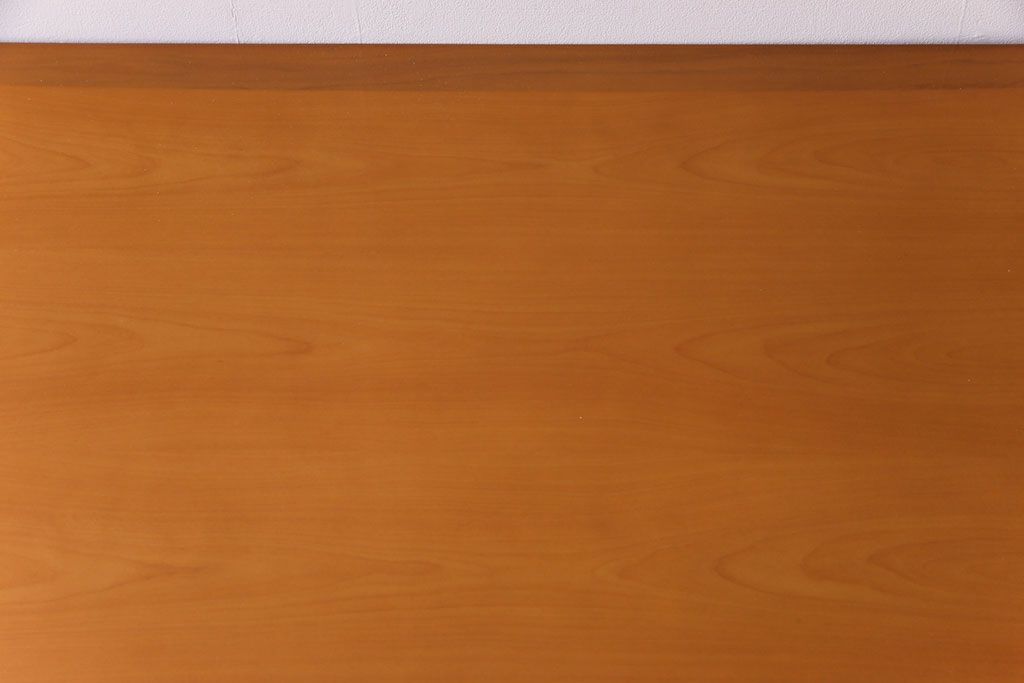 中古　富士ファニチア(FUJI FUNITURE)　カーブの脚が個性的な温もり溢れるダイニングテーブル(6人掛け)