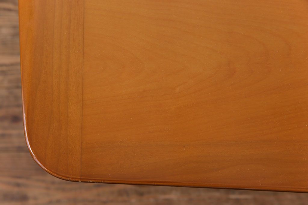 中古　富士ファニチア(FUJI FUNITURE)　カーブの脚が個性的な温もり溢れるダイニングテーブル(6人掛け)