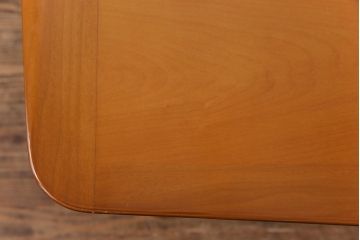 中古　富士ファニチア(FUJI FUNITURE)　カーブの脚が個性的な温もり溢れるダイニングテーブル(6人掛け)