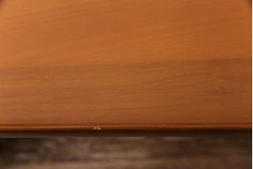 中古　富士ファニチア(FUJI FUNITURE)　カーブの脚が個性的な温もり溢れるダイニングテーブル(6人掛け)