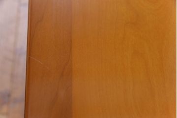 中古　富士ファニチア(FUJI FUNITURE)　カーブの脚が個性的な温もり溢れるダイニングテーブル(6人掛け)