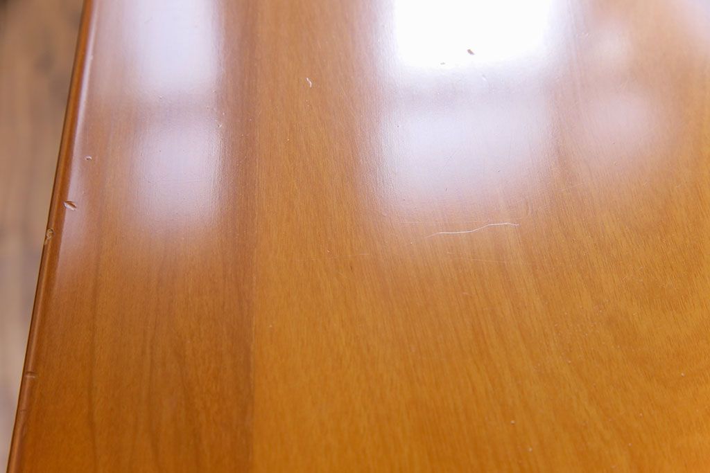 中古　富士ファニチア(FUJI FUNITURE)　カーブの脚が個性的な温もり溢れるダイニングテーブル(6人掛け)