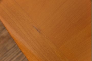 中古　富士ファニチア(FUJI FUNITURE)　カーブの脚が個性的な温もり溢れるダイニングテーブル(6人掛け)