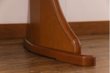 中古　富士ファニチア(FUJI FUNITURE)　カーブの脚が個性的な温もり溢れるダイニングテーブル(6人掛け)