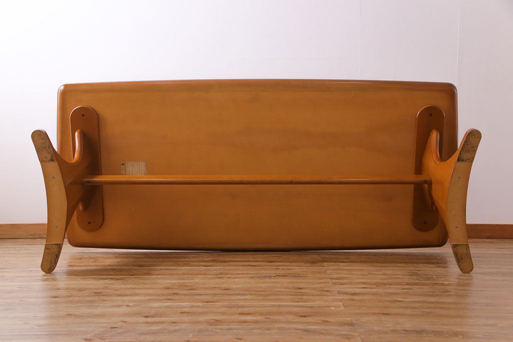 中古　富士ファニチア(FUJI FUNITURE)　カーブの脚が個性的な温もり溢れるダイニングテーブル(6人掛け)