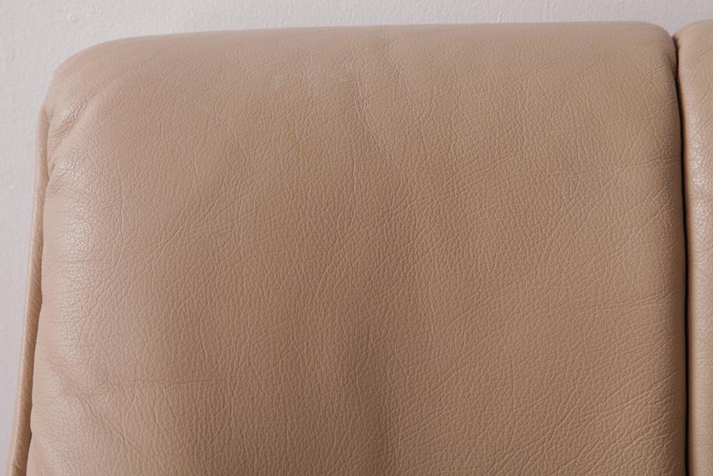 中古　富士ファニチア(FUJI FUNITURE)　個性的なフレームが目を引くキャスター付きダイニングチェア(アームチェア)(1)