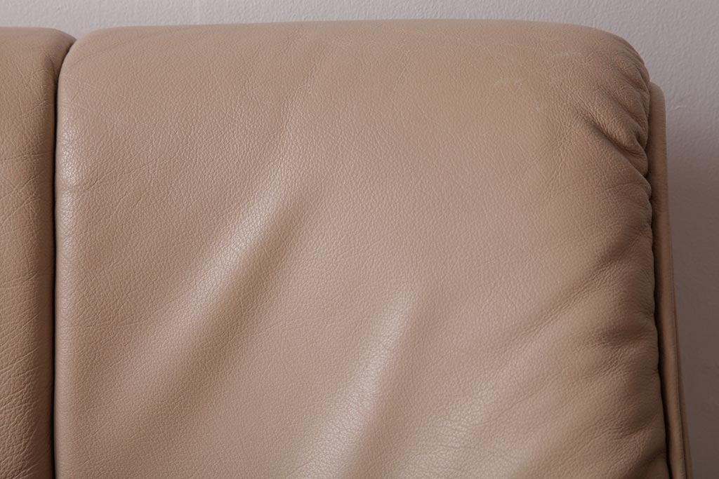 中古　富士ファニチア(FUJI FUNITURE)　個性的なフレームが目を引くキャスター付きダイニングチェア(アームチェア)(1)