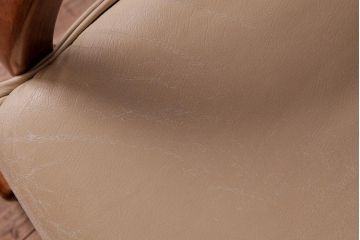 中古　富士ファニチア(FUJI FUNITURE)　個性的なフレームが目を引くキャスター付きダイニングチェア(アームチェア)(1)