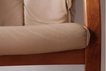 中古　富士ファニチア(FUJI FUNITURE)　個性的なフレームが目を引くキャスター付きダイニングチェア(アームチェア)(1)