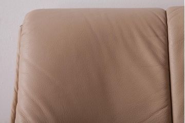 中古　富士ファニチア(FUJI FUNITURE)　キャスター付き　個性的なフレームが目を引くオリジナル座面のダイニングチェア(アームチェア)(1)