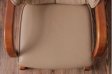 中古　富士ファニチア(FUJI FUNITURE)　キャスター付き　個性的なフレームが目を引くオリジナル座面のダイニングチェア(アームチェア)(1)