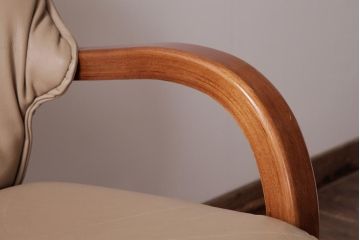 中古　富士ファニチア(FUJI FUNITURE)　キャスター付き　個性的なフレームが目を引くオリジナル座面のダイニングチェア(アームチェア)(1)