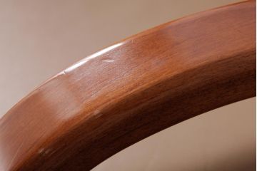 中古　富士ファニチア(FUJI FUNITURE)　キャスター付き　個性的なフレームが目を引くオリジナル座面のダイニングチェア(アームチェア)(1)